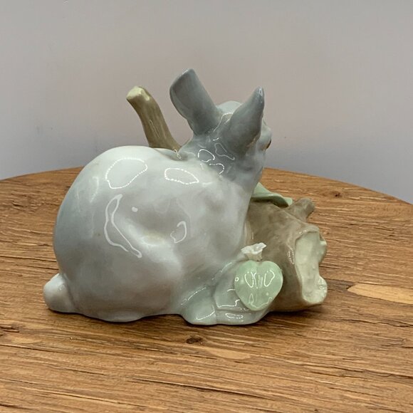 Lladró Vintage Rabbit Eating Bunny Porcelain Figurine - Picture 5 of 6